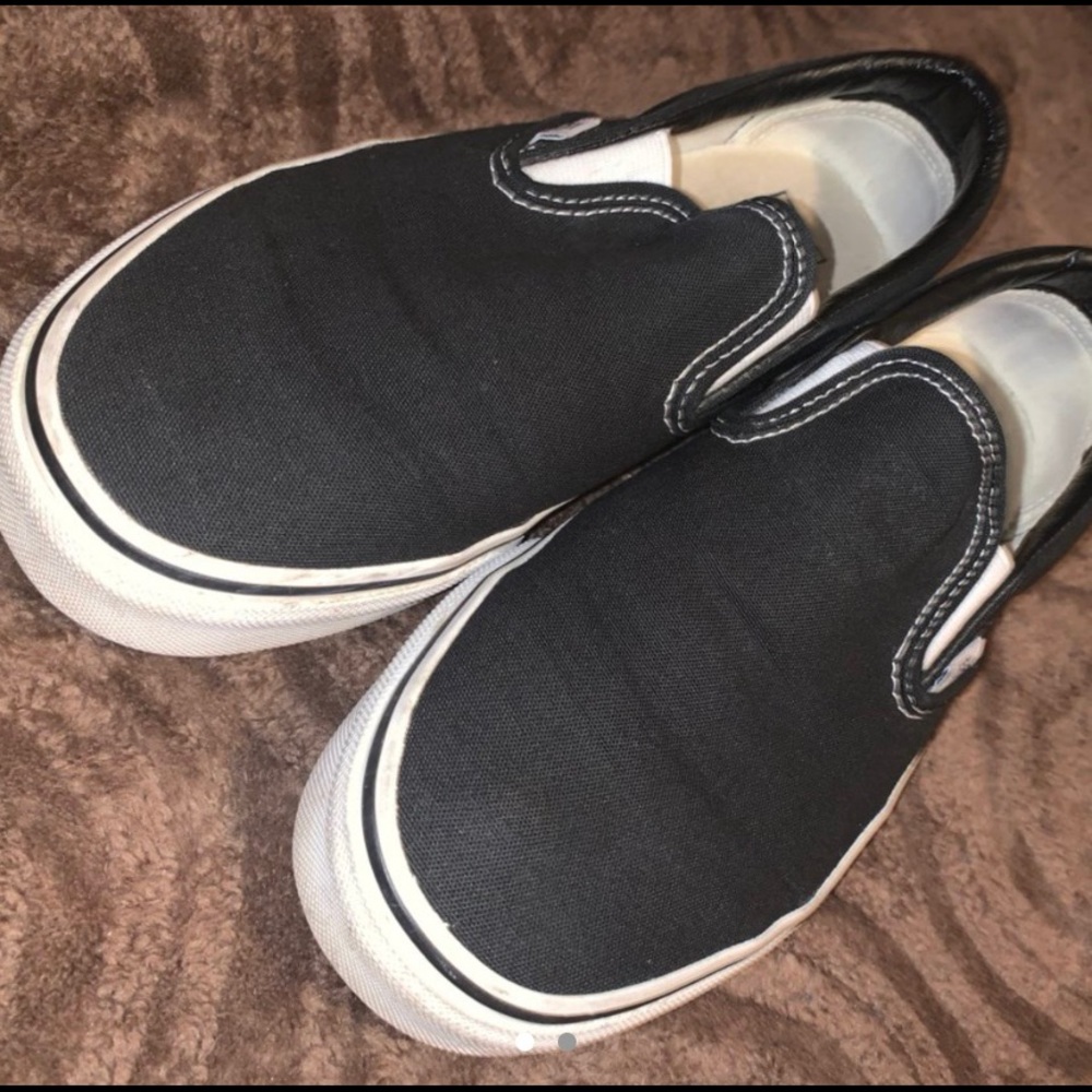 Black old skool slip on Vans